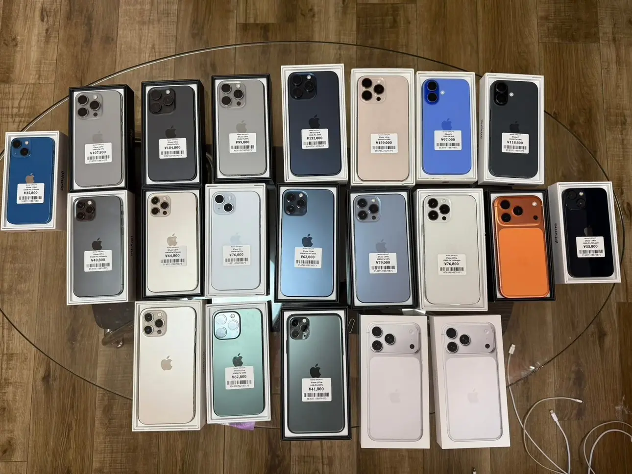 BAN MAI SMART 博多店に並ぶ iPhone の在庫